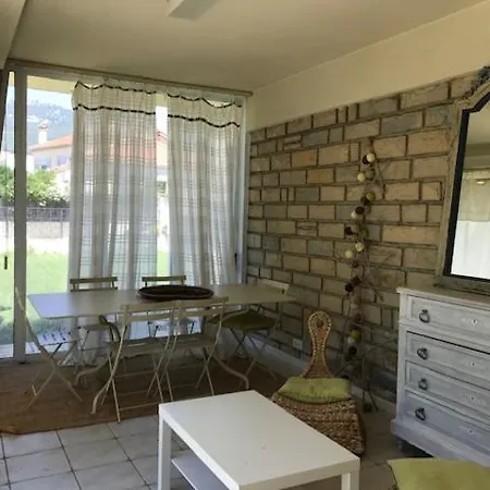 빌라 Rez De Jardin De Avec Piscine Proche *